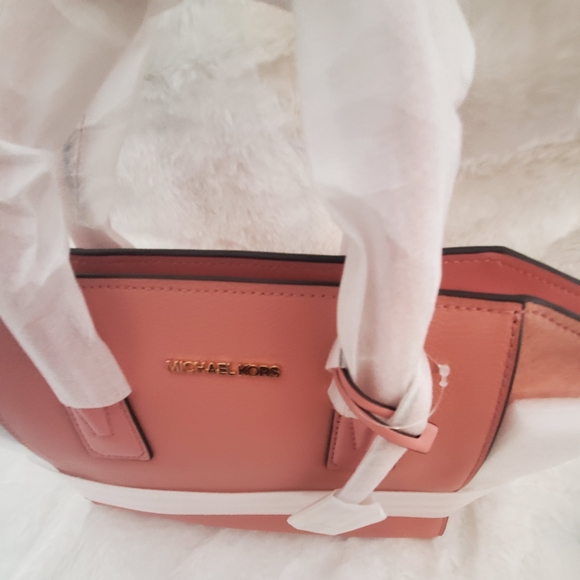 Michael Kors purse - Picture 10 of 10